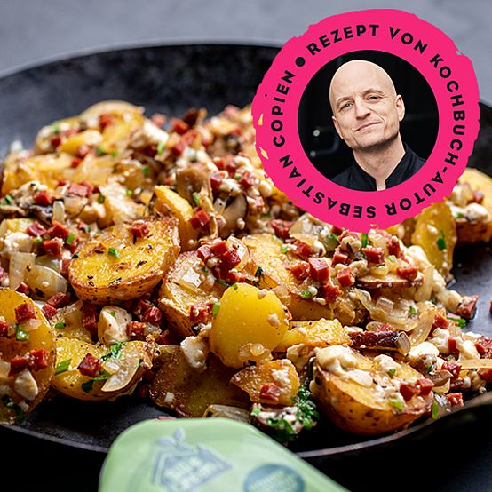 Veganer Zwiebelkuchen mit Schinkenwürfeln und süßsauren Zwiebeln ...